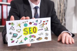 راهنمای جامع آموزش 13 روش بازاریابی آنلاین: سوالات متداول، مزایا، چالش‌ها و کاربردها